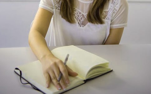 ����ˮ��ʯ����ʾ������У�ͨ��49ƪ��